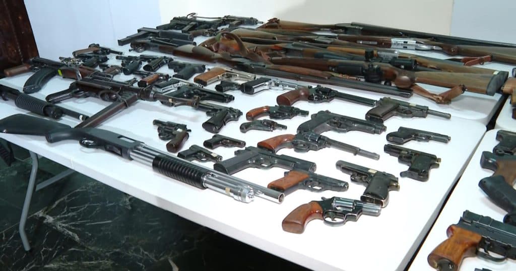 Arsenalul lui Horațiu Potra, prezentat de Poliția Română. Ce arme au fost confiscate de anchetatori în urma perchezițiilor.