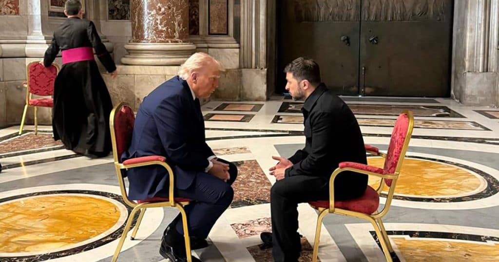 Culisele întâlnirii remarcabile de la Vatican dintre Donald Trump și Volodimir Zelenski. Cine era, de fapt, destinat pentru al treilea scaun?