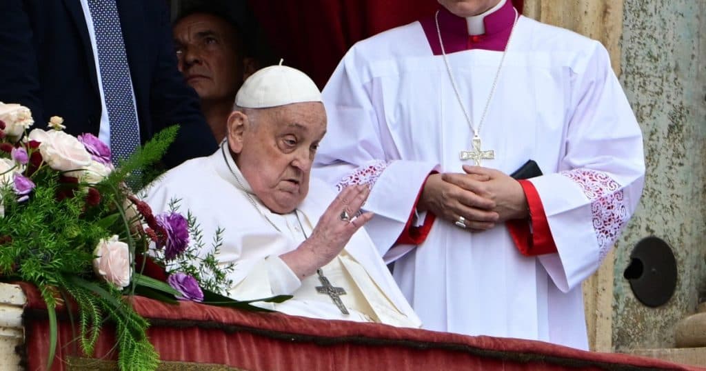 Papa Francisc a apărut în Piața Sfântul Petru și a transmis o urare de Paște, după ce s-a întâlnit de dimineață cu vicepreședintele SUA, JD Vance.