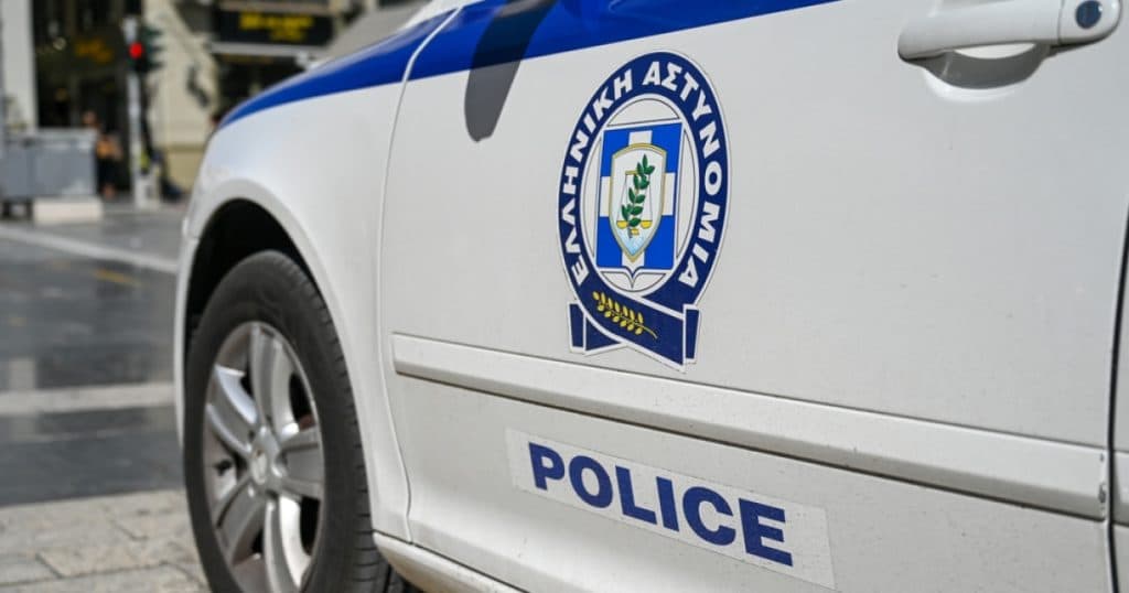 Violențe în Atena: 70 de persoane reținute după atacarea unei secții de poliție.
