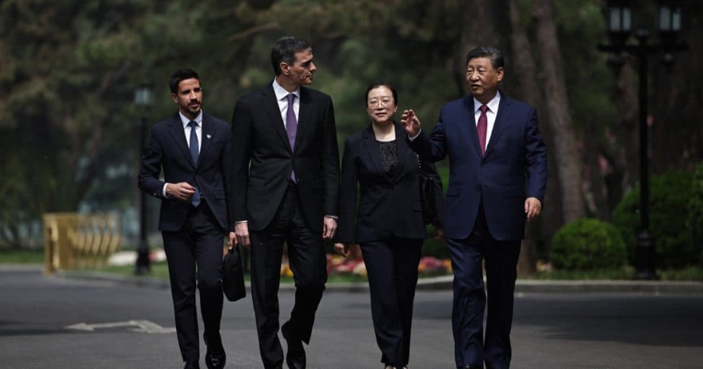 Xi Jinping: China „nu se teme”. Reacție a publicului referitoare la tarifele impuse de Trump, în cadrul întâlnirii cu premierul Spaniei.