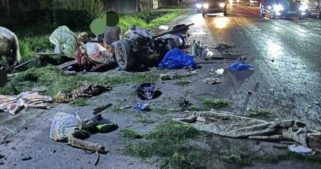 Accident grav în Neamț: O căruță cu 10 persoane a fost lovită de o mașină condusă de un șofer aflat sub influența alcoolului.