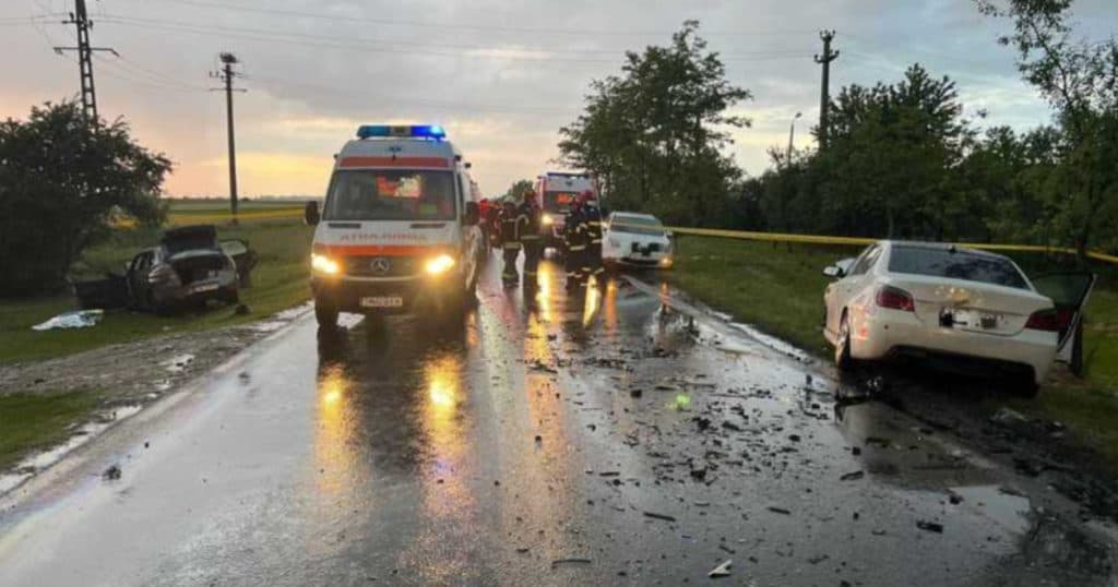 Accident grav în Timiș: o femeie a decedat, iar alte patru persoane, printre care doi copii, au fost transportate la spital.