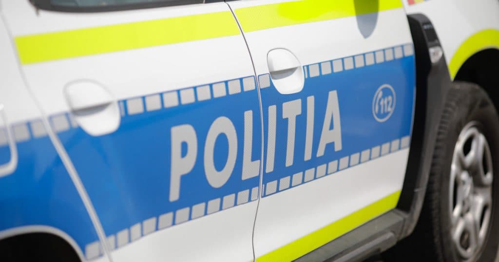 Accident grav pe DN 2 în județul Neamț: O persoană a rămas încarcerată, iar traficul este oprit pe ambele direcții.