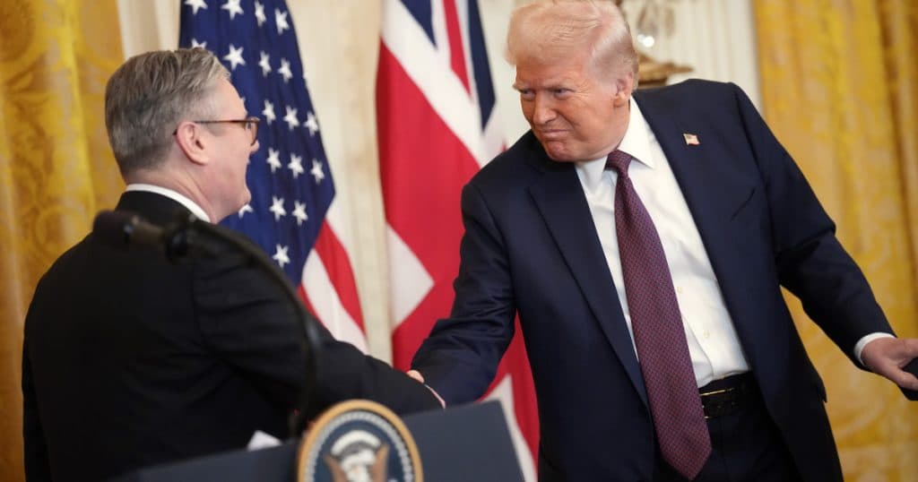 Acord comercial „istoric” negociat de Trump. SUA scad tarifele pentru maşinile din Regatul Unit şi elimină impozitele pe oţel şi aluminiu.