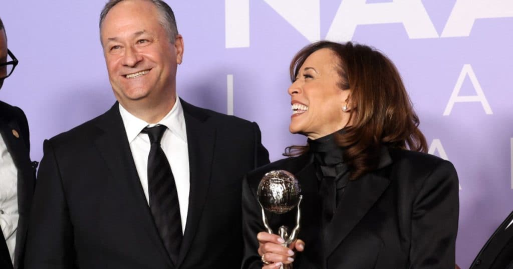 Administrația Trump l-a dat afară pe soțul Kamalei Harris.