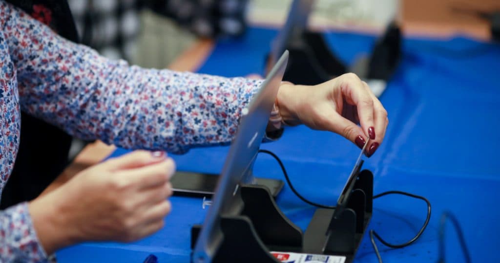 Alegeri prezidențiale 2025: Acte de identitate acceptate la vot în secțiile din țară. Utilizarea pașaportului în acest proces.