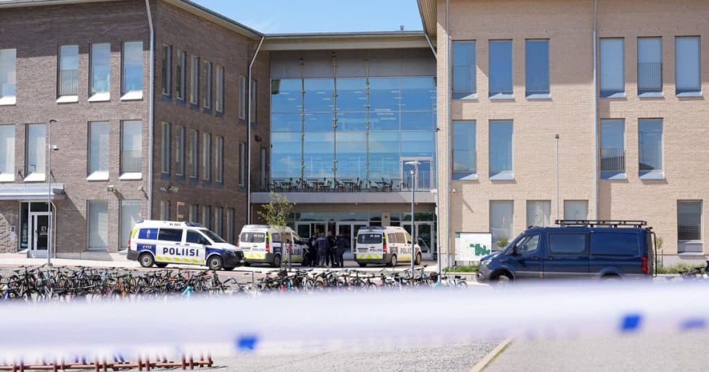 Alertă în Finlanda: Un elev a înjunghiat trei colegi. Ce a realizat acesta înainte de atac.