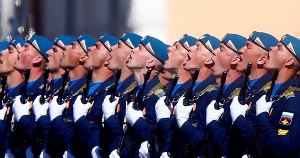 Analiză FT: Economia de război a lui Vladimir Putin se diminuează, dar rușii continuă să se simtă mai bogați, iar acest lucru nu le afectează percepția asupra războiului.