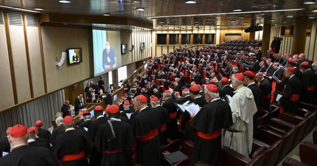 Analiză asupra provocărilor cu care se confruntă noul papă: criza bugetară a Vaticanului, rolul femeilor în Biserică și declinul credinței în Europa.