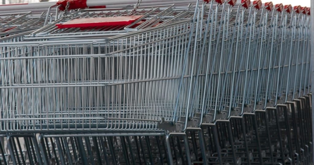 Aproape 60% dintre români sunt îngrijorați că nu vor reuși să facă față creșterilor de prețuri, conform unui studiu sociologic.