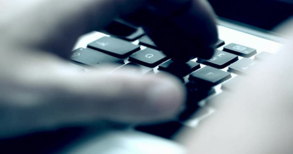 Armata britanică va trimite hackeri pentru a-l urmări pe Putin. „Tastatura a devenit o armă de război.”