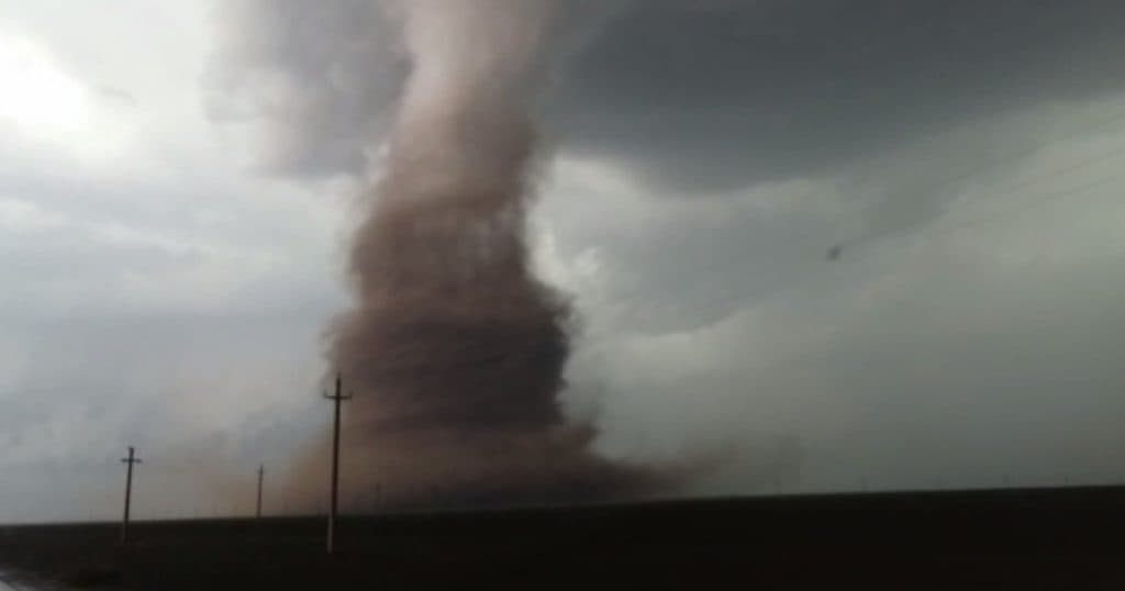 Avertizare ANM: Cod roșu de furtună în două județe, cu posibilitatea de apariție a unui aspect de tornadă.