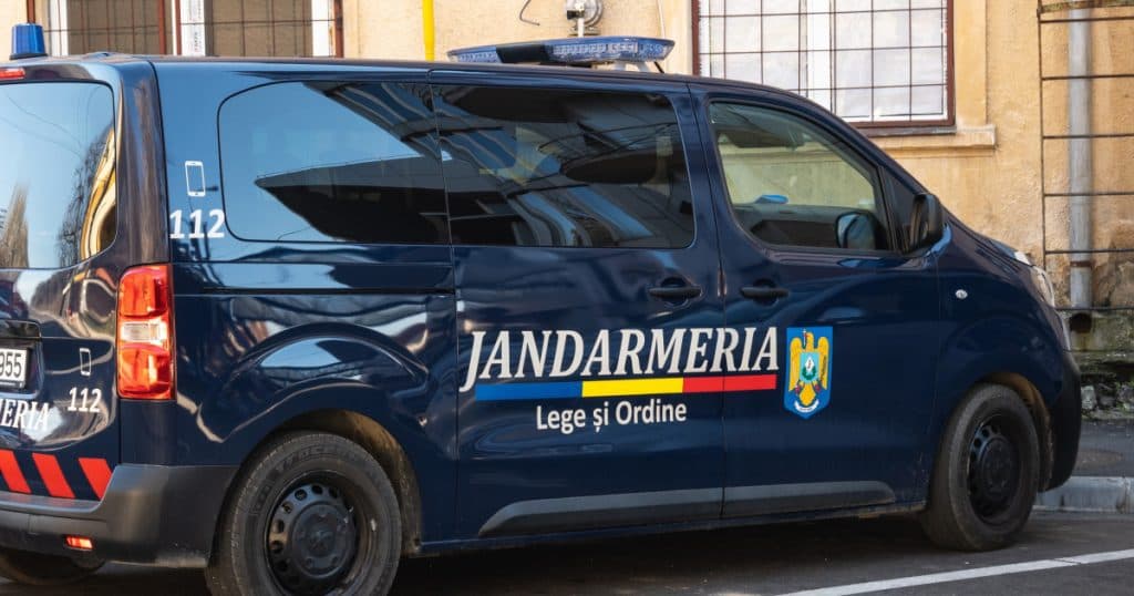 Conflict într-o secție de votare din Capitală. Un alegător a fost agresat de un bărbat și de fiul său.