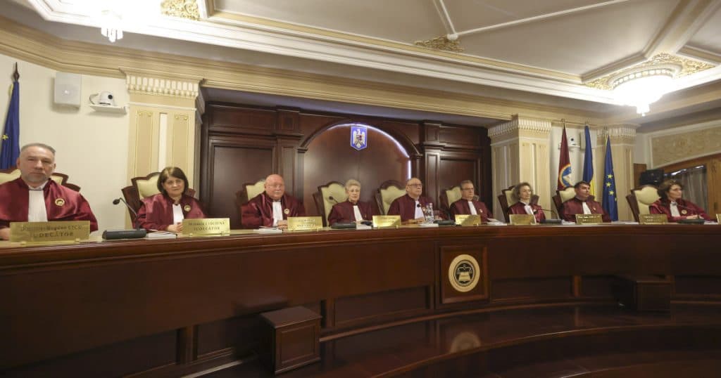 Știri de ultimă oră: CCR a hotărât că publicarea declarațiilor de avere și includerea informațiilor despre bunurile soților și copiilor este neconstituțională.