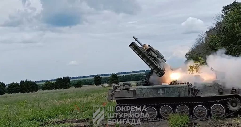 Brigada a 3-a de asalt din Ucraina dezvăluie un sistem hibrid de apărare aeriană cu rachete sovietice montate pe un vehicul american.