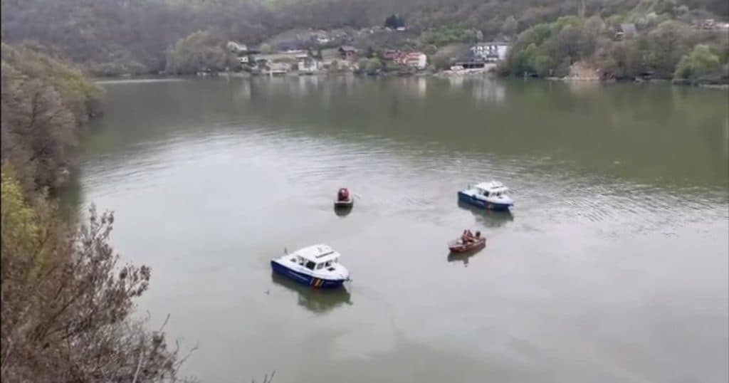 Cadavrul unui bărbat a fost găsit în Canalul Dunăre-Marea Neagră, în apropierea localității Agigea. Poliția a demarat o anchetă.