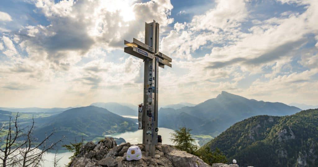 Calcar din Albeşti la monumentul simbolic Crucea Europei situat pe vârful Alberfeldkogel din Austria.