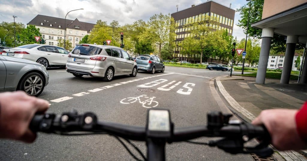 Capitala României, pe ultimele locuri în clasamentul pistelor de biciclete și al străzilor școlare. Impactul asupra siguranței elevilor