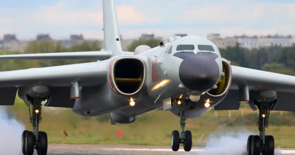 Cele mai moderne bombardiere chineze observate pe o insulă contestată din Marea Chinei de Sud