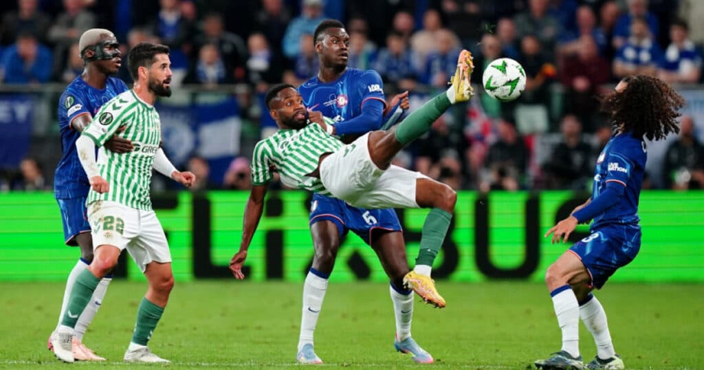 Chelsea Londra a câștigat Conference League, învingând clar Betis Sevilla. O realizare remarcabilă a echipei londoneze.