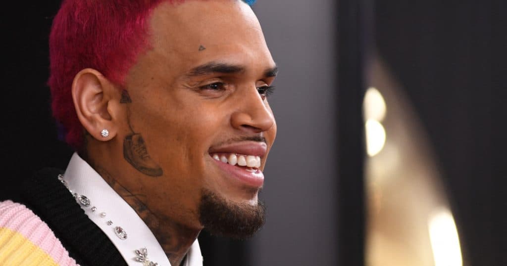 Chris Brown a fost reținut în Marea Britanie: este acuzat de agresiune asupra unui producător muzical cu o sticlă.
