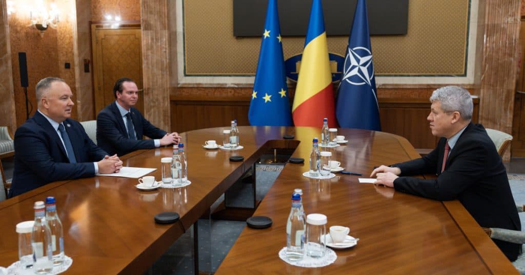 Compania americană Sig Sauer, doritoare să investească în sectorul armamentului din România, are discuții cu premierul interimar Predoiu.