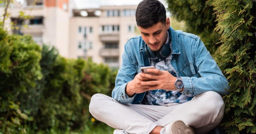 Concluzia unui studiu britanic: Aproape 50% dintre tineri ar alege o lume fără internet.