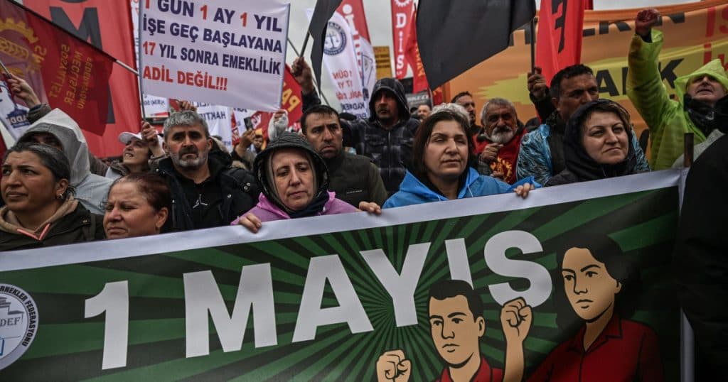 Arestările continuă în Istanbul: Peste 400 de persoane au fost reținute după ce au luat parte la celebrarea zilei de 1 Mai.