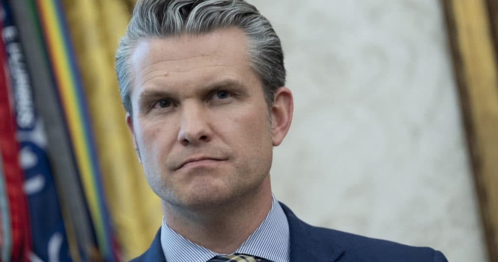 Conflict de încredere între Casa Albă și Pentagon, în urma apariției unor noi informații despre demiterea unor adjuncți ai lui Pete Hegseth.