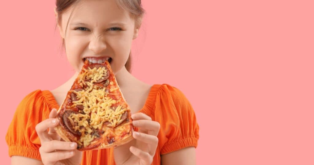 Cinci minute de publicitate la alimente nesănătoase îi fac pe copii să consume mai mult.