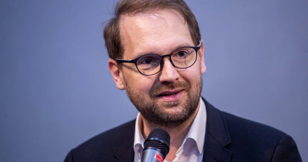 Dominic Fritz a purtat o discuție „de la om la om” cu Elena Lasconi: „Nu am fost surprins de rezultat. I-am urat toate cele bune.”