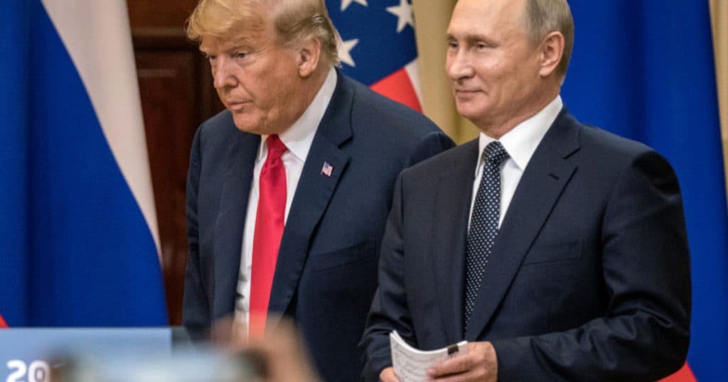 Donald Trump afirmă că nu va fi luată nicio decizie privind Ucraina până când nu va avea o întâlnire cu Vladimir Putin.