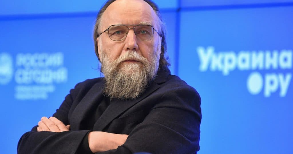 Dughin susține că Franța a „intervenit deschis” în alegerile din România și solicită o revoluție pentru a se elibera de „dictatura liberală” a Uniunii Europene.