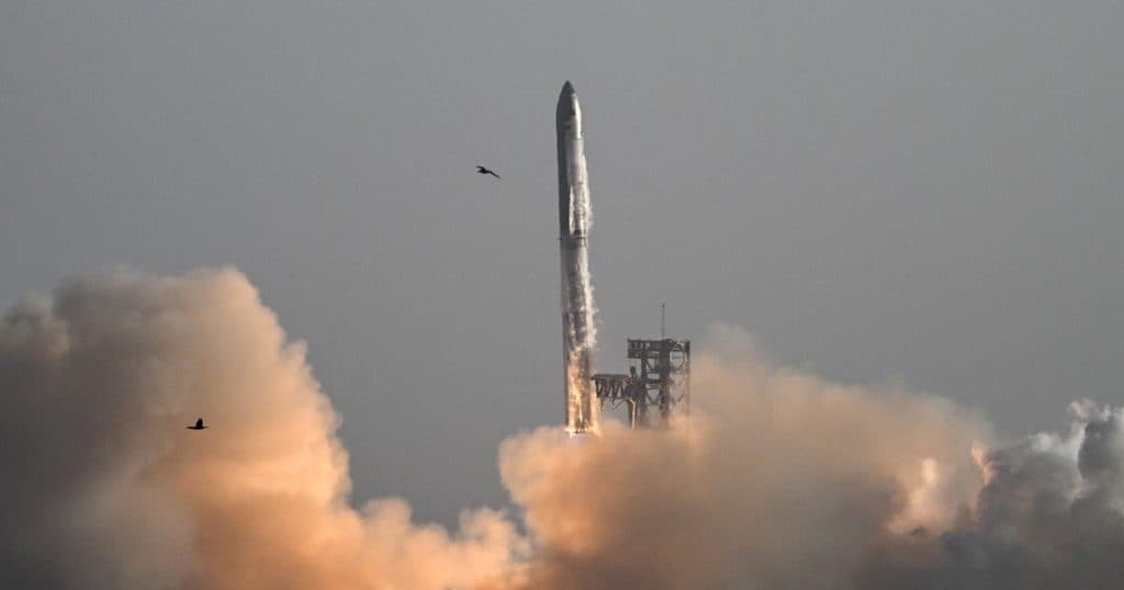 Elon Musk obține aprobarea FAA pentru reluarea zborurilor cu racheta Starship, după testul nereușit din martie.
