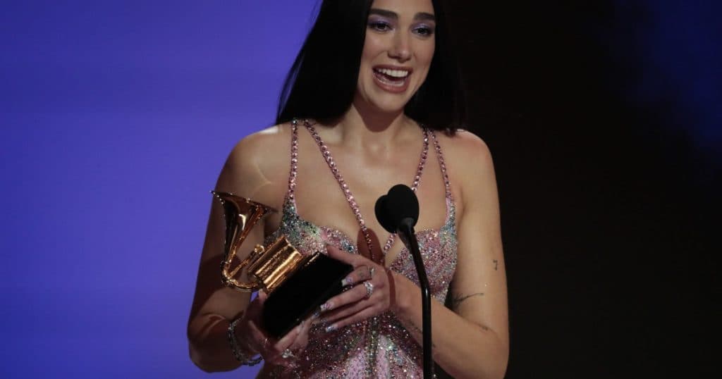 Elton John și Dua Lipa solicită protecție împotriva inteligenței artificiale. Scrisoare adresată premierului britanic.