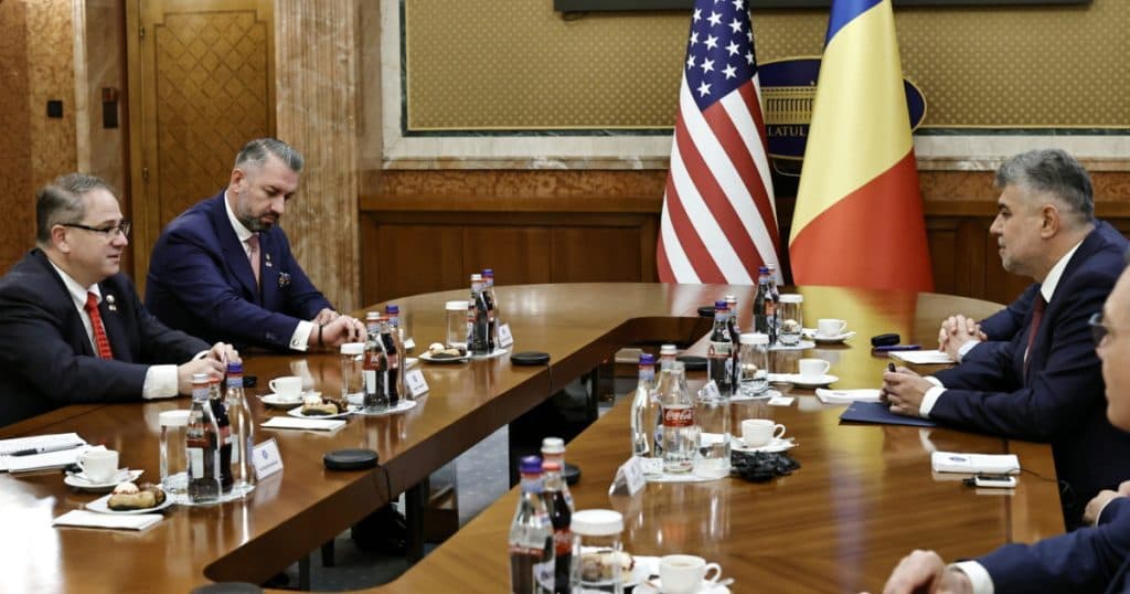 „Emisarul lui Ciolacu” se află în delegația SUA care va monitoriza alegerile, având intenția de a organiza întâlniri cu candidații la Cotroceni.