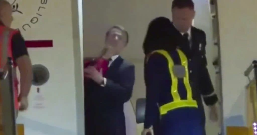 Emmanuel Macron neagă orice „scenă domestică” cu soția sa, Brigitte: „Pur și simplu am glumit”