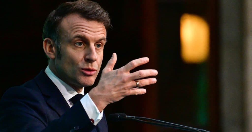 Emmanuel Macron, comentând propunerea lui Putin pentru negocieri directe: „O primă mișcare, dar insuficientă”