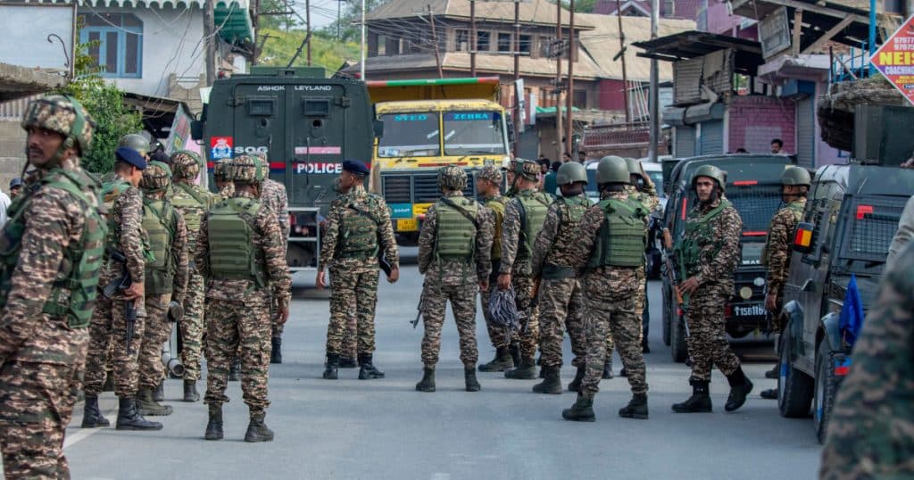 Intensificarea conflictului dintre India și Pakistan după ce cele două națiuni s-au acuzat reciproc de lansări de rachete. Reacția SUA