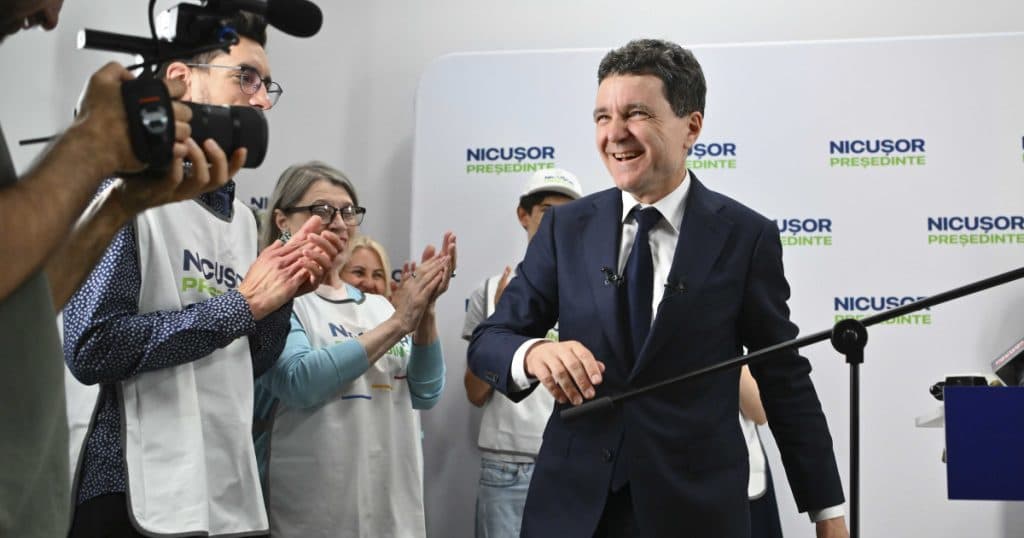 Cum poate Nicușor Dan să recupereze diferența de voturi față de George Simion: Traian Băsescu: „Vă amintiți de anul 2000?”