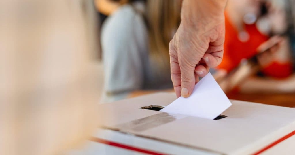 Extrema dreaptă a devenit mai puternică ca niciodată, conform POLITICO. Analiza alegerilor din România, Polonia și Portugalia.