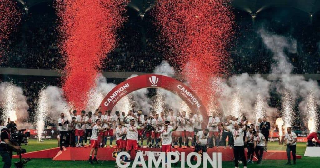 FCSB a fost premiată cu trofeul de campioană după victoria în ultimul meci de acasă al sezonului.