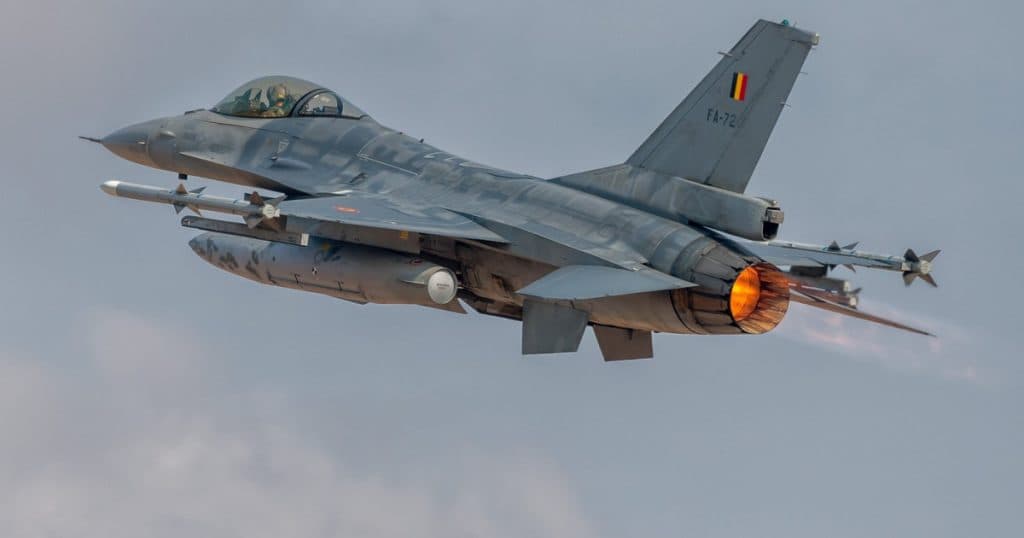 Forțele Aeriene Române comunică despre desfășurarea zborurilor de antrenament la altitudini reduse pe întreg teritoriul național, utilizând avioane F-16.