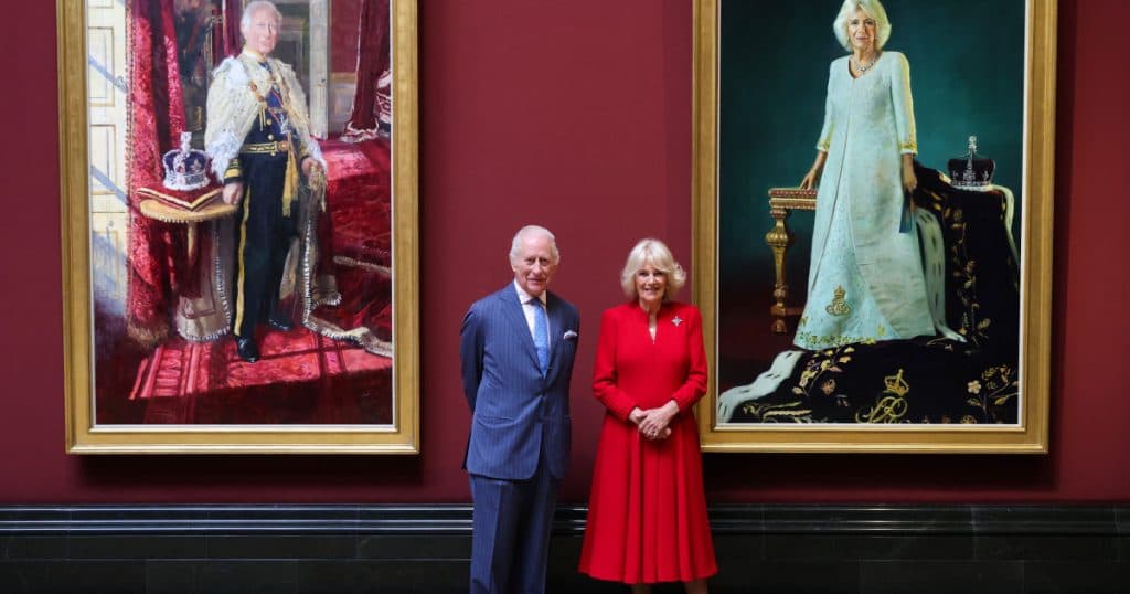 Charles și Camilla au lansat noi portrete oficiale cu ocazia celei de-a doua aniversări a încoronării lor.
