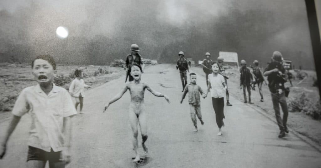 Controversa „Napalm girl”: Associated Press continuă să recunoască celebra imagine din războiul din Vietnam ca fiind realizată de fotograful Nick Ut.