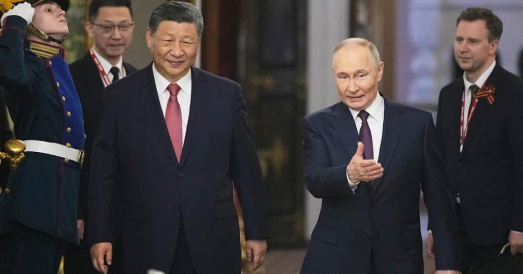 Xi Jinping a sosit la Moscova pentru discuții cu Vladimir Putin, participând la parada de Ziua Victoriei.