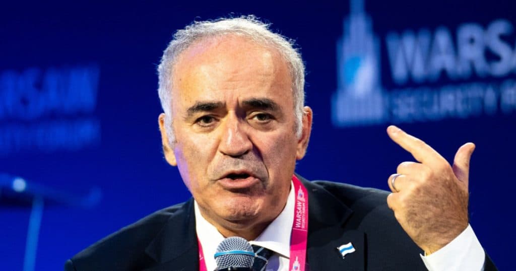 Garry Kasparov: Dacă nu votezi din cauza impresiei că decizia nu îți aparține, poți ajunge în situația din Rusia sau China.