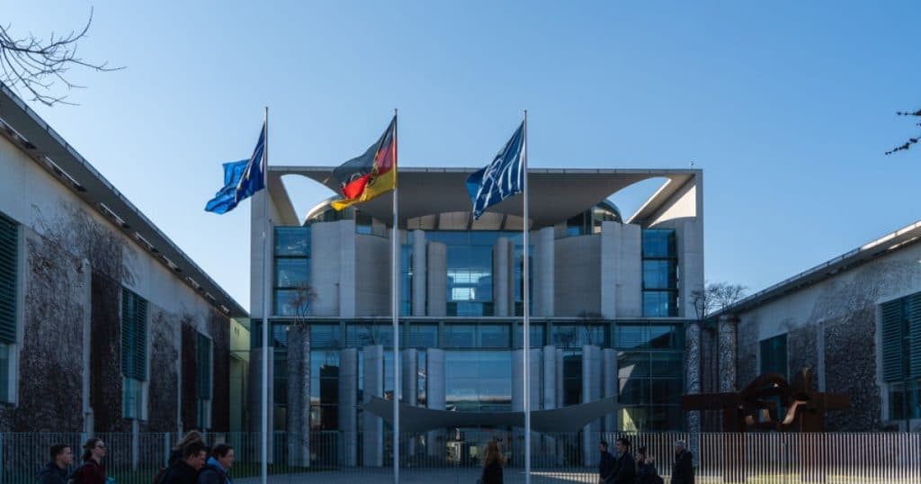 Germania a decis să restricționeze reîntregirea familiilor imigranților și acordarea cetățeniei.