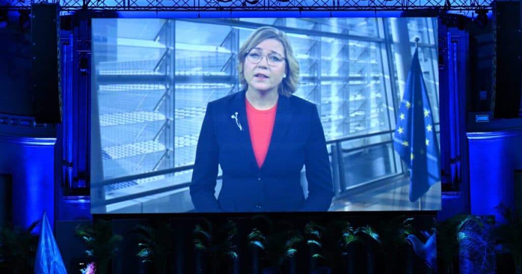 Giganții digitali din Statele Unite șterg mai mult conținut de pe platformele lor decât Uniunea Europeană, afirmă comisarul european pentru Tehnologie.